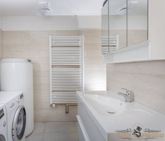 Ev.č. 00940 Luxusní rodinný dům se 4 terasami, garáží a neop