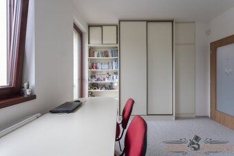 Ev.č. 00940 Luxusní rodinný dům se 4 terasami, garáží a neop