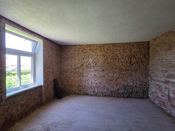 Nabízím k prodeji cihlový dům s dispozicí 3+kk, který se nac