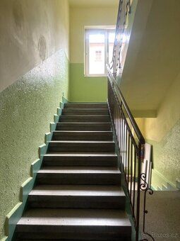 Na prodej výjimečný byt s podkrovní ložnicí a balkonem v Tuh