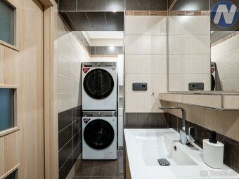 Nabízíme k prodeji velmi pěkný, zdařile modernizovaný byt o 
