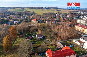 Nabízíme prostorný pozemek o výměře 4 313 m² v centru obce J