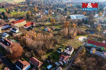 Nabízíme prostorný pozemek o výměře 4 313 m² v centru obce J