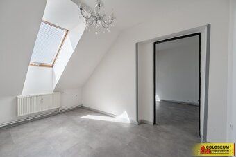 Ev.č. V2438B005 Nabízíme prodej podkrovního bytu o dispozici