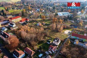 Nabízíme prostorný pozemek o výměře 4 313 m² v centru obce J