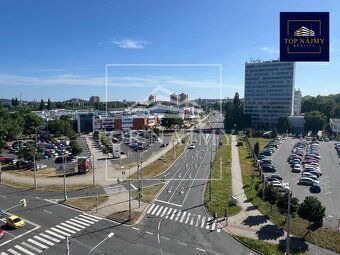 Pronájem haly a prodejny – Novinářská, 500 m² + možnost rozš