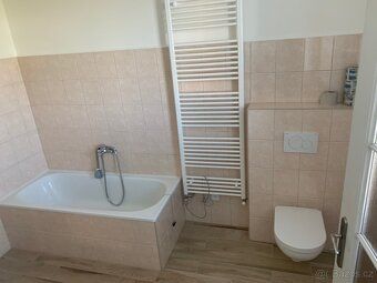 Pronájem bytu 2+KK, 51 m2, v přízemí. Byt je nový, okna plas