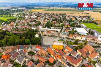 Prodej nájemního domu v centru Opočna, ulice Baštecká. Zděná