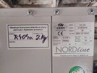 Nabízíme k prodeji chladicí box (chlaďák) o rozměrech 4 × 10