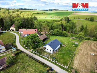 K pronájmu samostatně stojící rodinný dům 3+kk v obci Chýsto