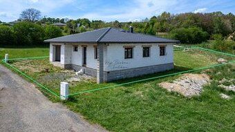 Prodám rozestavěný dům v Blovicích u Vlčic.Dům je stavěn jak