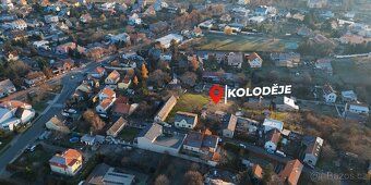 Stavební pozemek o rozloze 1 000 m² v pražských Kolodějích p