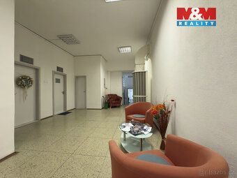 Nabízíme k pronájmu kancelářské prostory možné využívat také
