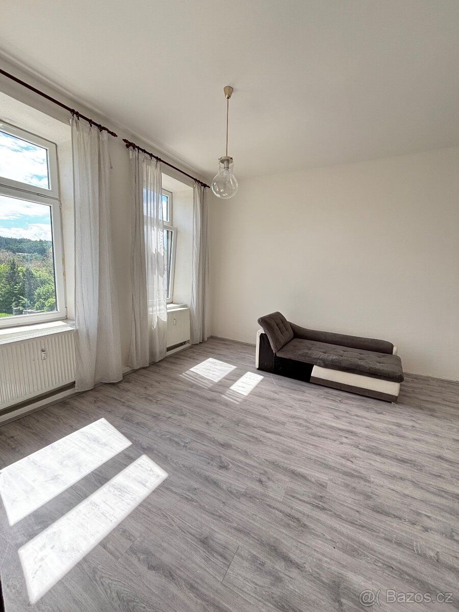 Nabízíme k pronájmu byt v Zastávce u Brna. Dispoziční řešení
