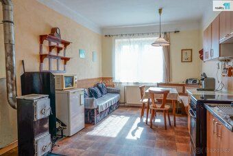 , Chalupa 3+1 s uzavřeným dvorem a pozemkem 1 486 m², hospod