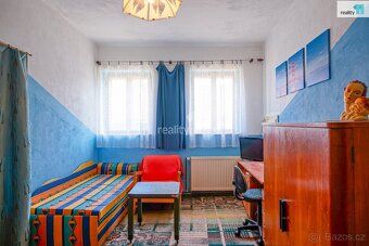 , Chalupa 3+1 s uzavřeným dvorem a pozemkem 1 486 m², hospod