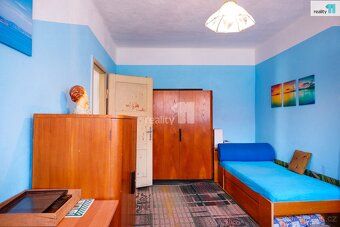 , Chalupa 3+1 s uzavřeným dvorem a pozemkem 1 486 m², hospod