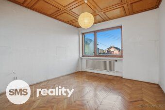 Rodinná vila s jedinečnou atmosférou, krbem a pozemkem 2 452