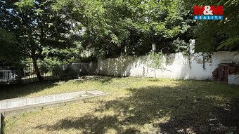 Nabízíme k pronájmu světlý byt o dispozici 2+kk a podlahové 