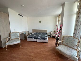 Relax Properties vám nabízí k prodeji prostorný apartmán s v