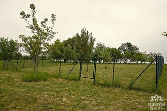 Naše realitní kancelář vám nabízí k prodeji pozemek v Kunovi
