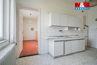 V zastoupení majitelů nabízíme k prodeji prostorný třípodlaž