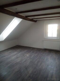 Nabízím dlouhodobý podnájem podkrovního bytu 3kk s balkonem 