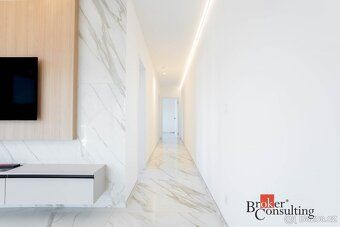 exkluzivní, luxusně zrekonstruovaný a kompletně klimatizovan