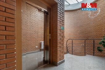 Nabízíme Vám k prodeji restauraci s ubytováním Vápenka s uži