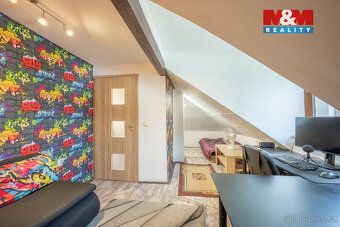 Nabízíme Vám rodinný dům o dispozici 7+1, 191 m2, který se n