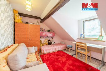 Nabízíme Vám rodinný dům o dispozici 7+1, 191 m2, který se n