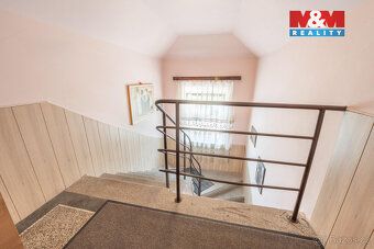 Nabízíme Vám rodinný dům o dispozici 7+1, 191 m2, který se n