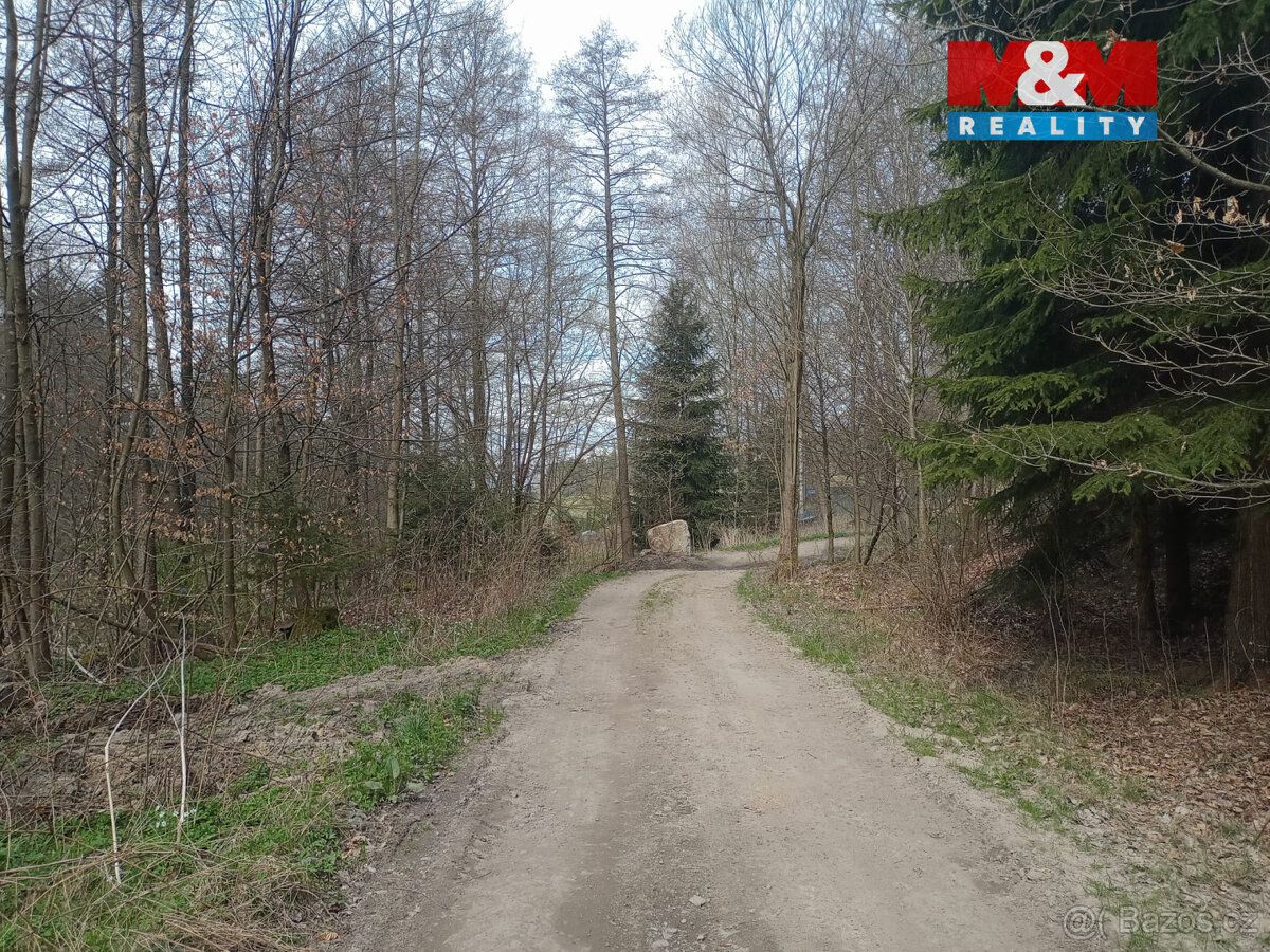 Nabízíme k prodeji rozlehlé louky o výměře 7967 m², situovan