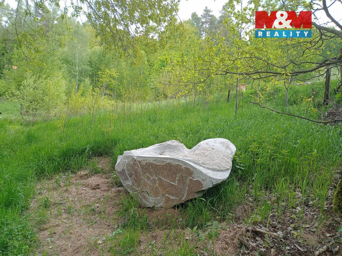 Nabízíme k prodeji krásné louky o výměře 6962 m² v katastrál