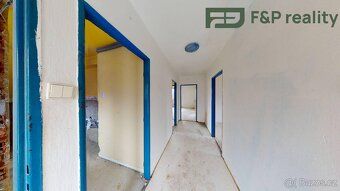 Velký třígenerační rodinný dům na pozemku 678 m2 určený k re