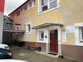 Výhodou spatřuji umístění prostor v těsné blízkosti evropské