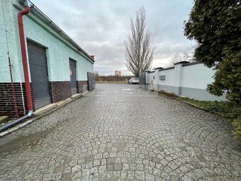 Výhodou spatřuji umístění prostor v těsné blízkosti evropské