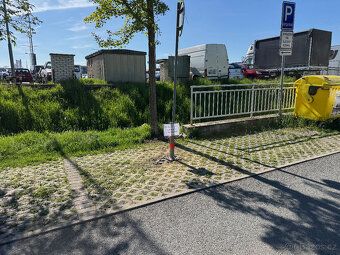 Nabízím k pronájmu vyhrazené parkovací stání ve Vestci u Pra