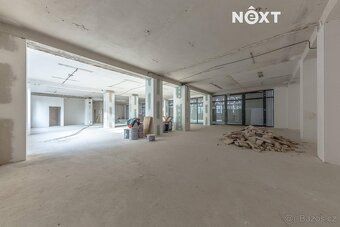 Nabízíme k pronájmu přízemní komerční prostor o výměře 263,8