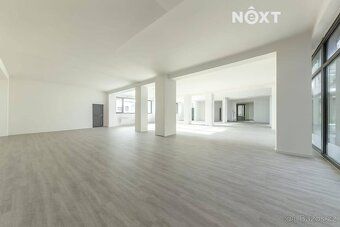 Nabízíme k pronájmu přízemní komerční prostor o výměře 263,8