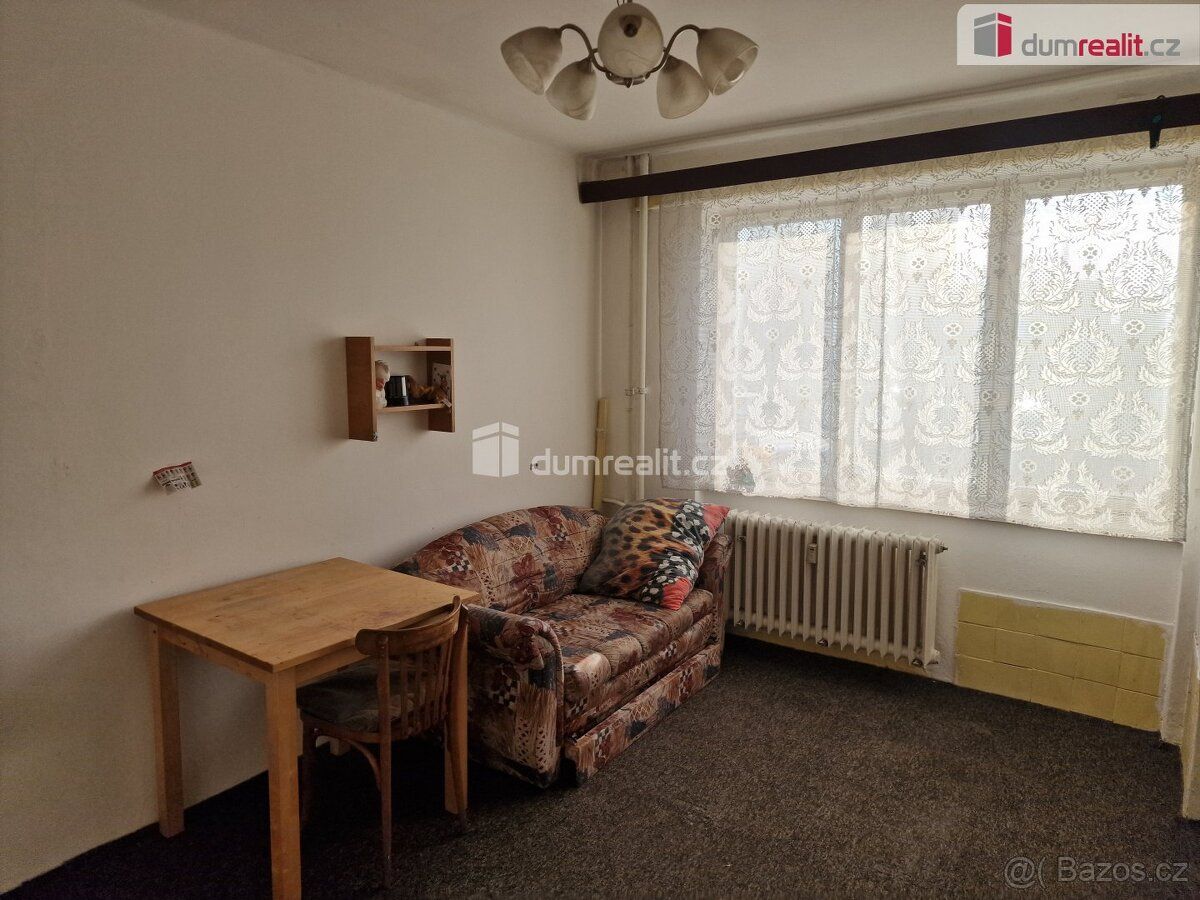 +popl. 3000, cena 18000 + měsiční poplatky 3000 Kč, Byt 1kk 