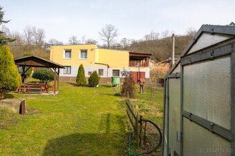 Vila 1/3 a garáž, Chomutov Prodám 1/3 vily + garáž, Chomutov