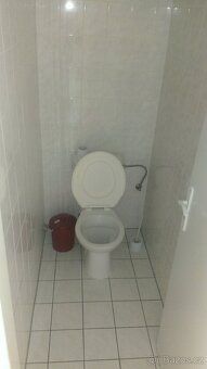 od 1.9.26 pronajmu pokoj cena za pokoj je 9300 až 10000/2 os