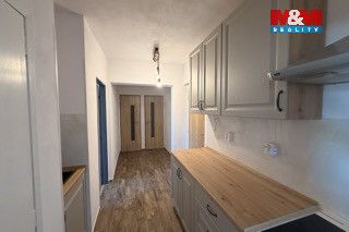 Nabízím k pronájmu světlý byt 2+1 o užitné ploše 47 m² v cih