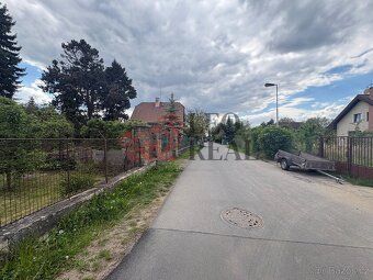 Klidné místo v atraktivní lokalitě Újezdu nad Lesy, stavební