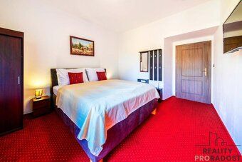 Nově zkolaudovaný hotel se nachází v historické budově, kter