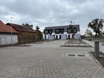Jsme místní developer a za kvalitou našich domů si stojíme. 
