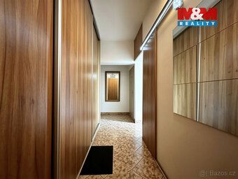 Nabízíme k pronájmu světlý, částečně zařízený byt 2+1 s niko