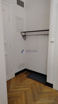 Nabízíme pronájem designového studia 1+1, 32m² s Jacuzzi v c