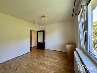 Ev.č. 01030 Nabízíme Vám pěkný, částečně zařízený byt 2+1 v 